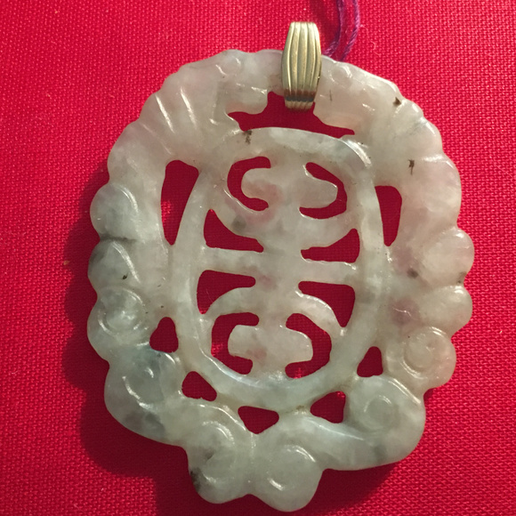 Brautiful Hand Carved Jade Pendant - Picture 1 of 2